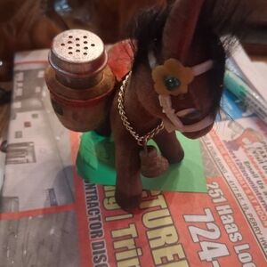 Brown Decorative Salt&pepper Shakers